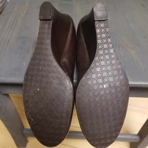Brown Nine West wedge heal - Picture 2 of 4